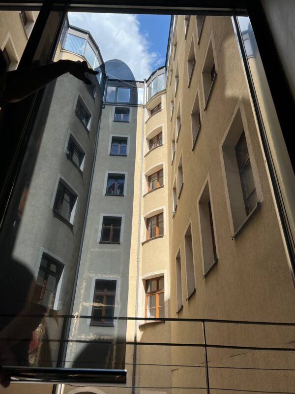 photo_5944955369208005533_y