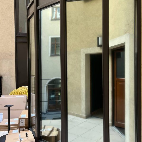 photo_5944955369208005532_y