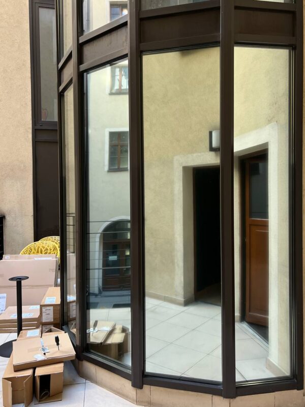 photo_5944955369208005532_y